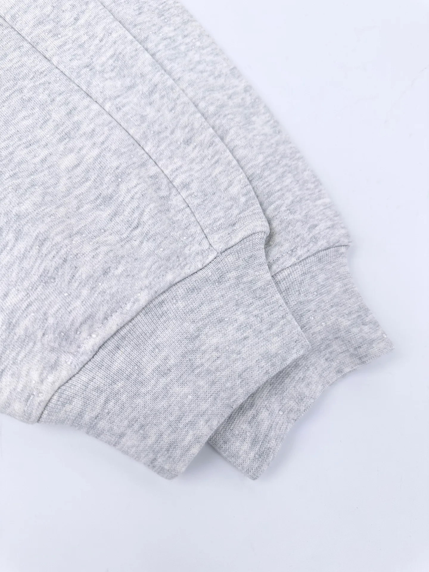 AP Alexander Wang ， ， 。 ， ， ， 。 ， ， ， ， 。 ， ， ； ， ， ， 。 ， 。 1. ， Alexander Wang ， 、 。 2 ， ， 。 3. ， ， Retro 。 ： 1:1 AW 1:1 AW ： Size： S M L ： DD 171